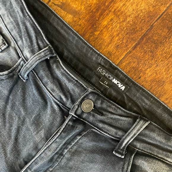 Mid-Rise Distressed Skinny Jeans - Picture 2 of 3